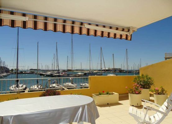 Location vacance au Cap d'Agde : appartement au Cap d'Agde référence 7 : terrasse avec vue sur le port